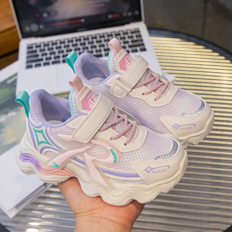 

Студенческие кроссовки, розовые, нескользящие, 2026, новые детские кроссовки, дышащая детская модная обувь с сеткой, модная модная обувь на толстой мягкой подошве