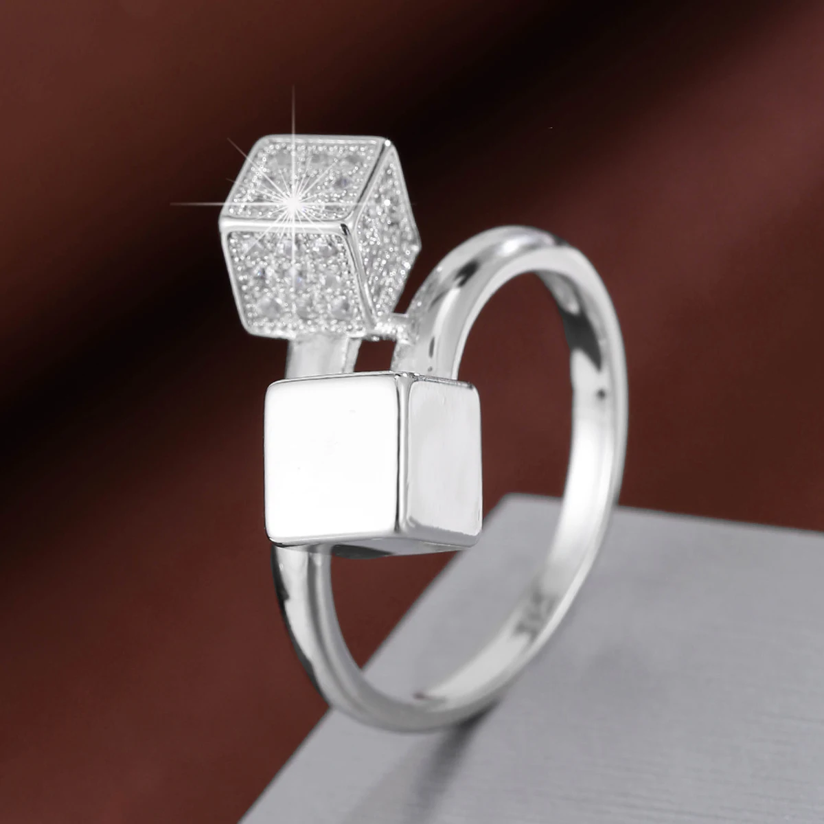 خاتم بتصميم هندسي مربع عصري من الزركونيا الاصطناعية خاتم نحاسي نسائي للحفلات اليومية