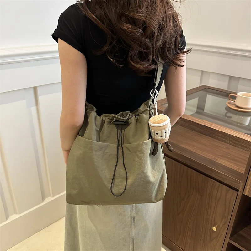 2024 New Large Capacity Shoulder Bag for Women Fashion Simple Drawstring Bucket Bag Casual Commuting Crossbody Bag Nylon Handbag