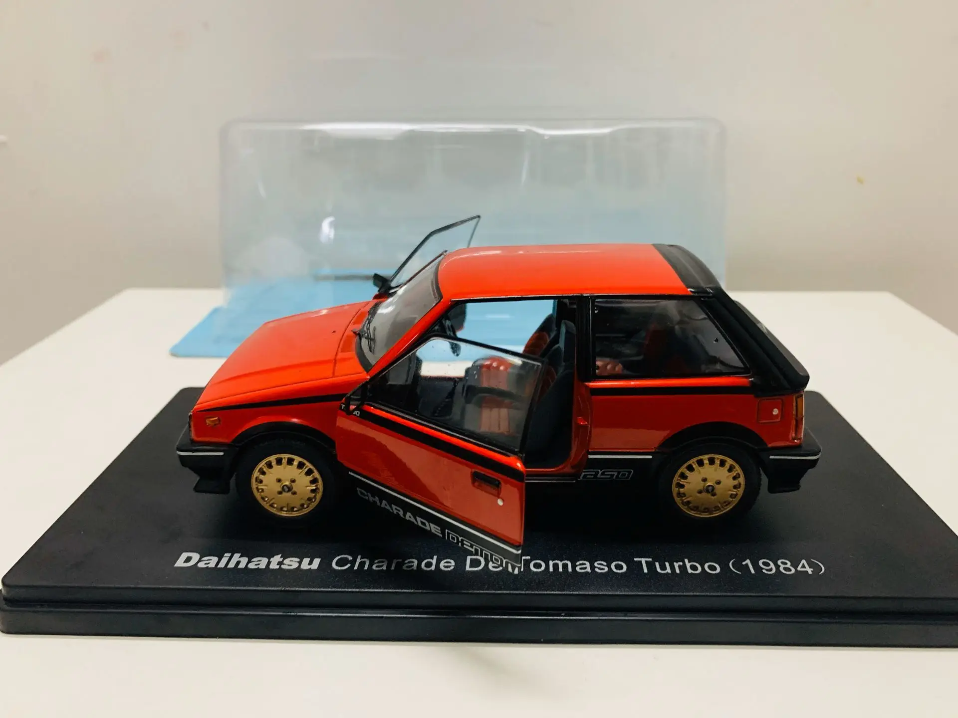 Daihatsu Charade De Tomaso Turbo 1984 2 Open Door 1:24 Scale Die-Cast Model Car New