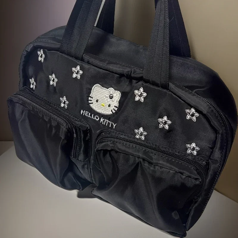 

Hello Kitty Black Embroidered Hangbags Large Capacity Tote Makeup Bags Casual Layered Portable Wash Single Shoulder Bag