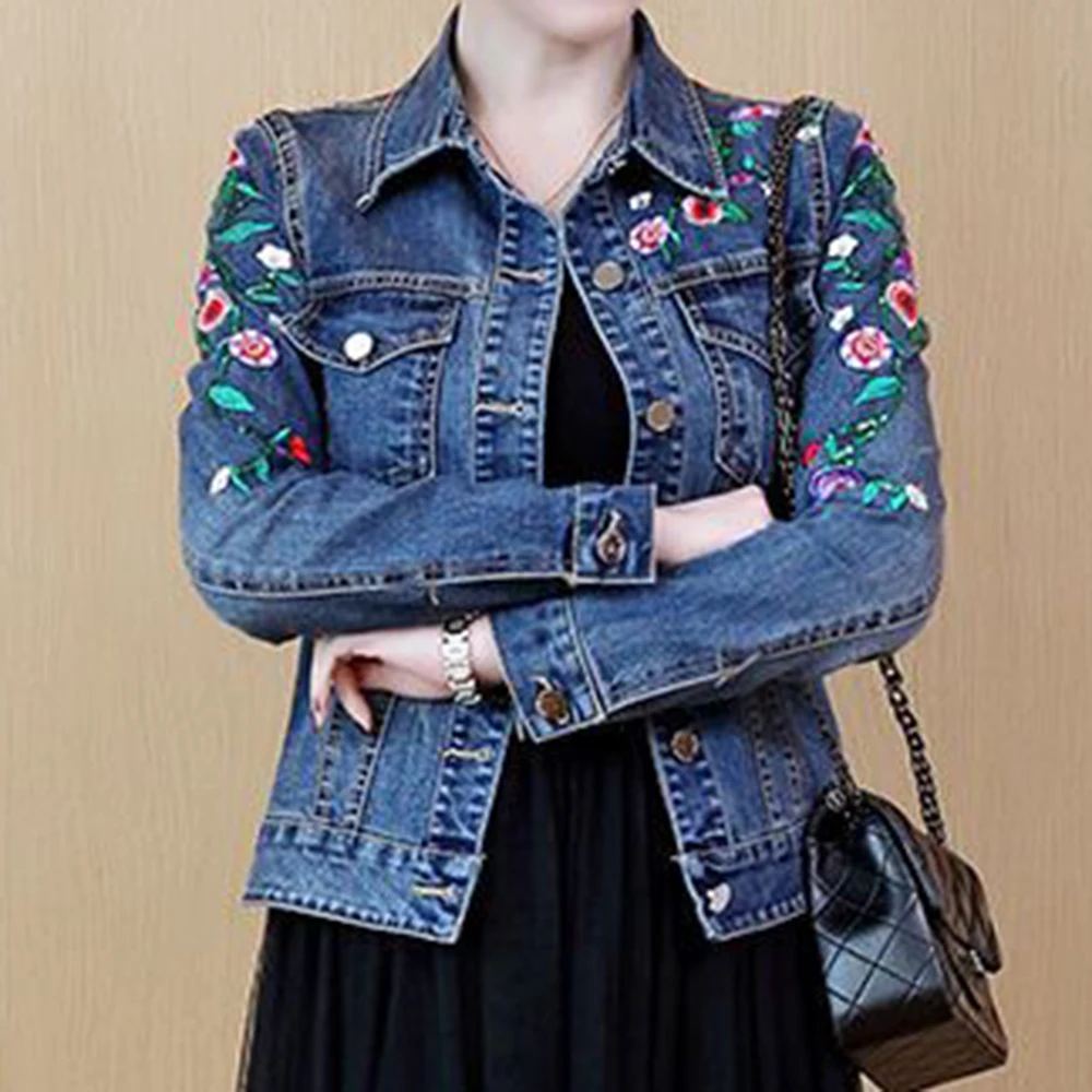 سترة نسائية مطرزة قصيرة لربيع وخريف 2025 سترة جديدة متعددة الاستخدامات من قماش الدنيم النحيف النسخة الكورية سترة علوية