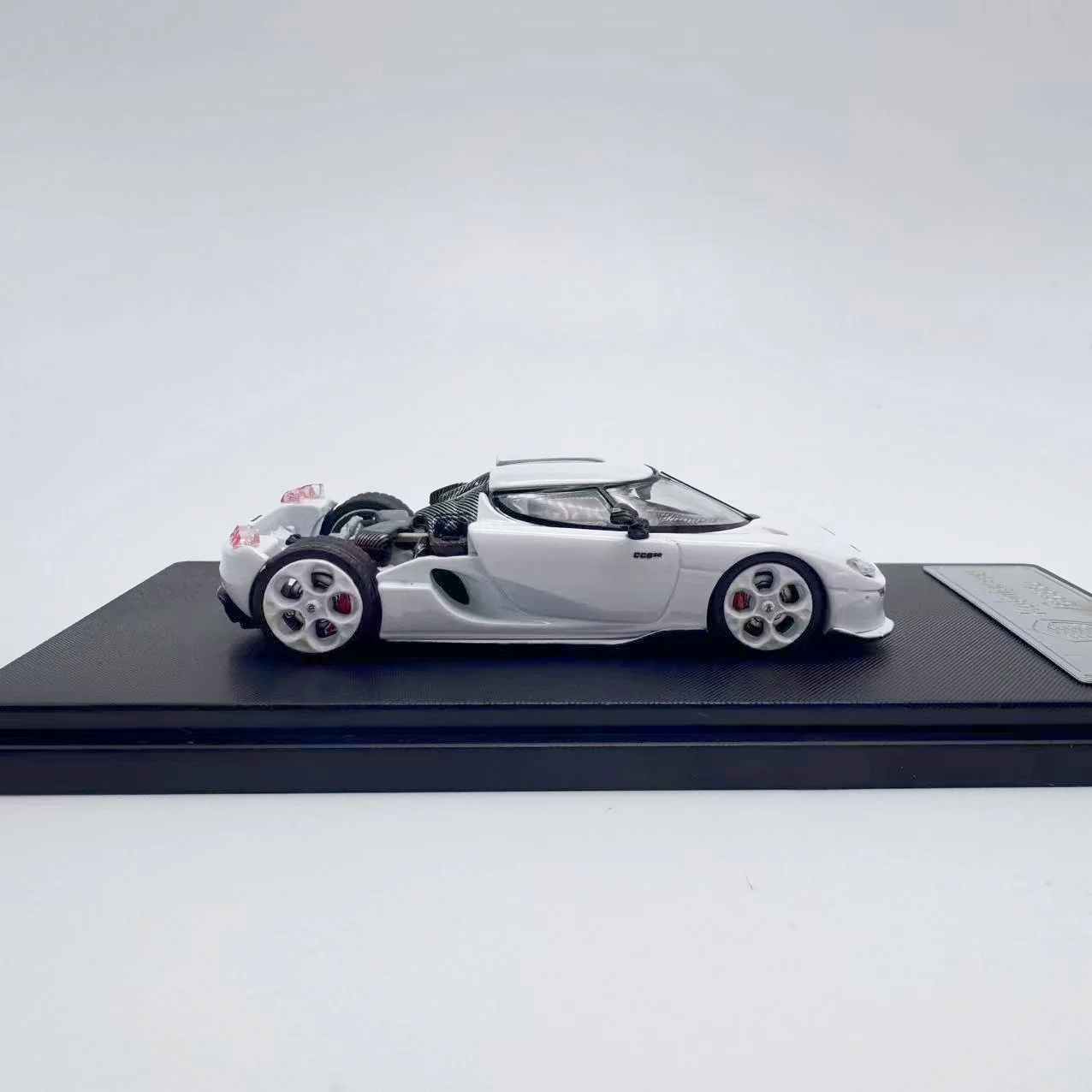 Modelo Rhino RM 1:64 CC850 Tampa magnética do motor Coleção de modelo de carro em liga