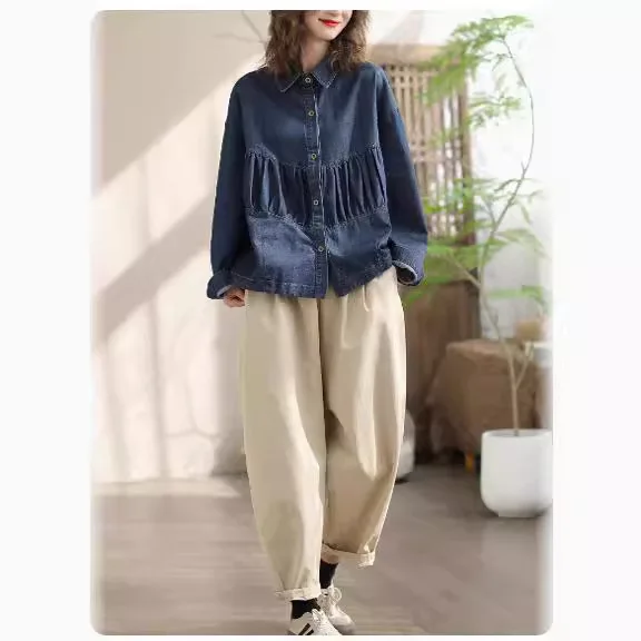 Wiosenna moda damska: luźna, wyszczuplająca koszula dżinsowa z czystej bawełny, z falbanką przy kołnierzyku, patchworkowa, artystyczna i w stylu retro.