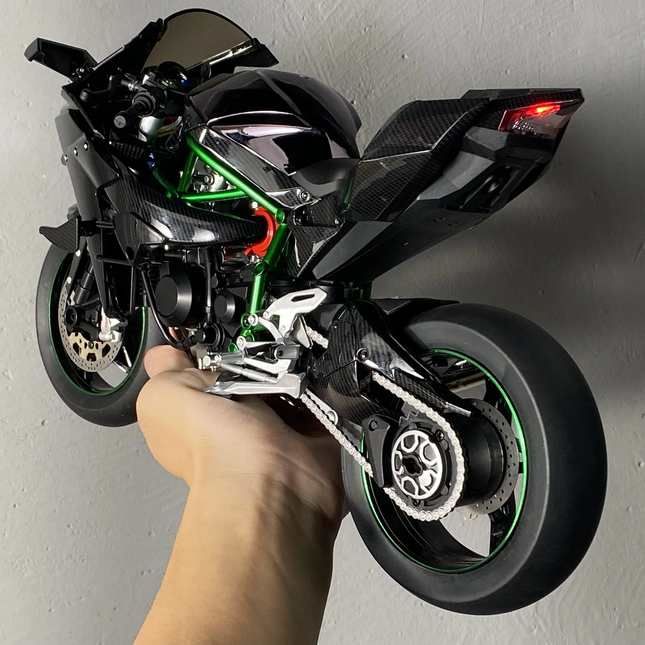 Maquette Moto H2R 1:6 En Métal – Son & Lumière, Roues Qui Tournent Et Vapeur D'Eau