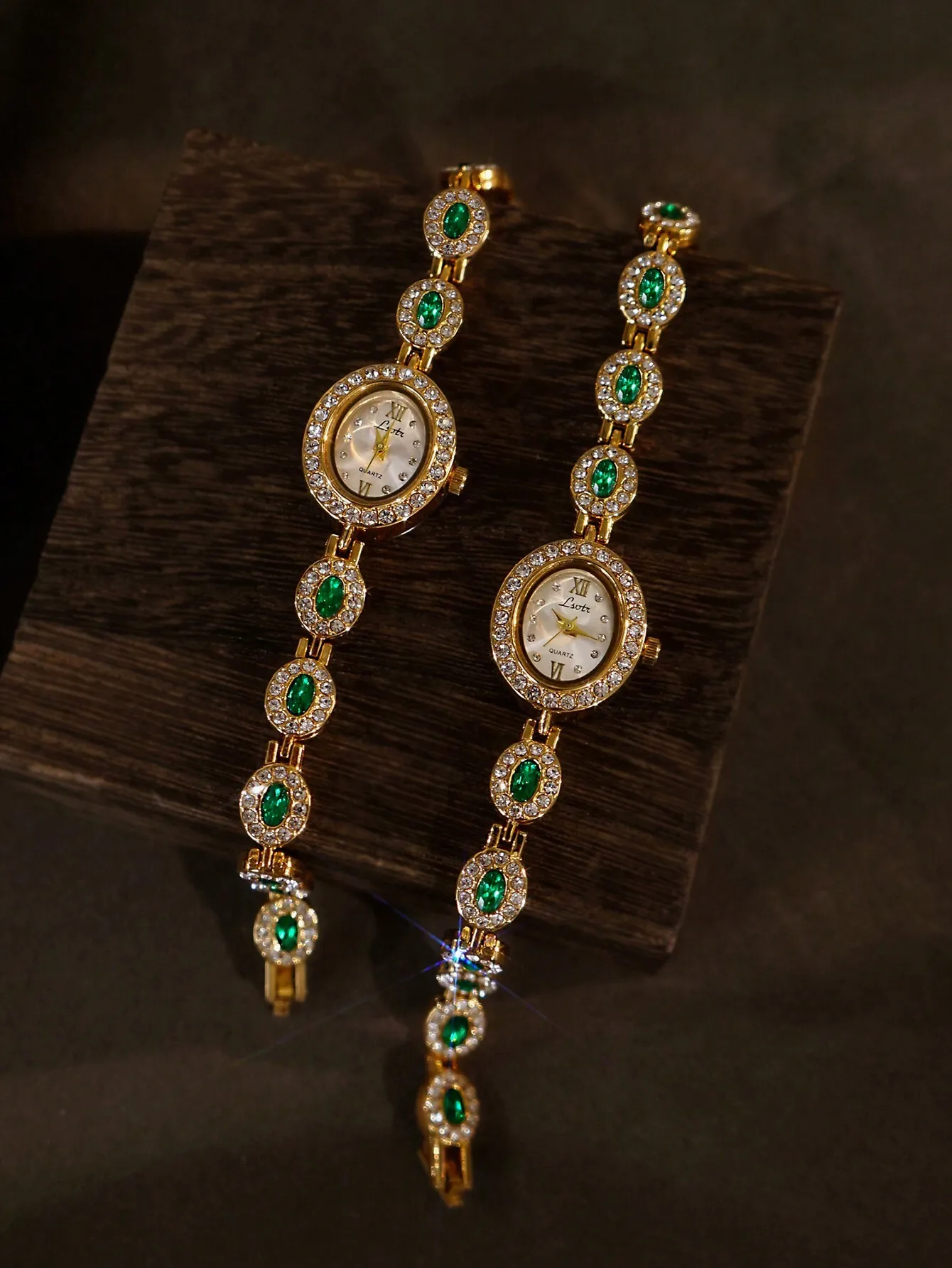 

Элегантные золотистые часы с овальным циферблатом, зелеными камнями и стразами, женские кварцевые наручные часы в винтажном стиле