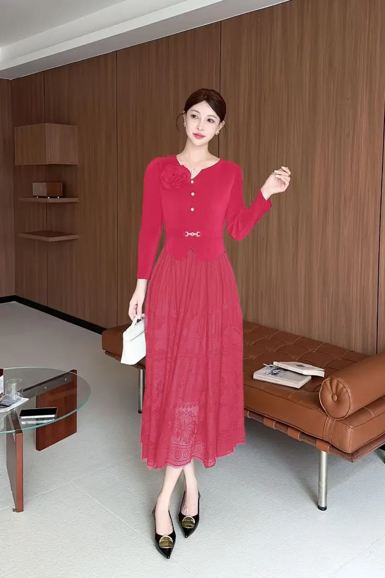 Miyake 2025 Autumn New Pleated Fashionable and Elegant V-neck Fake Two-piece Skirt Slim and Thin Dress