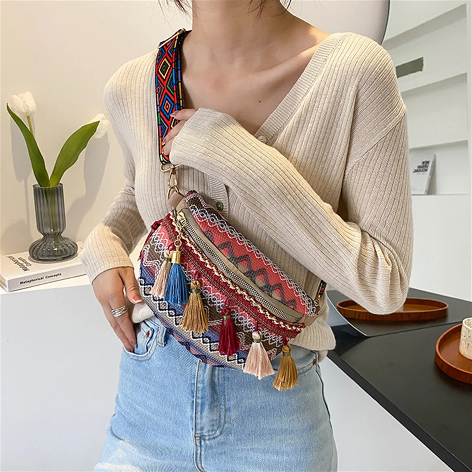 New Ethnic Style Lady Saddle Bag Retro Tassel Small Bag Fashion Wide Shoulder Strap Chest Bag Large Capacity Casual Female Bag