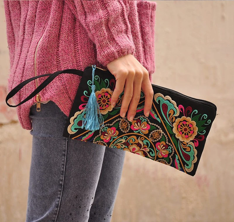 Sac à main ethnique national rétro pour femmes, sacs à fleurs papillon, porte-monnaie brodé, pochette pompon, petit rabat, vente d'été