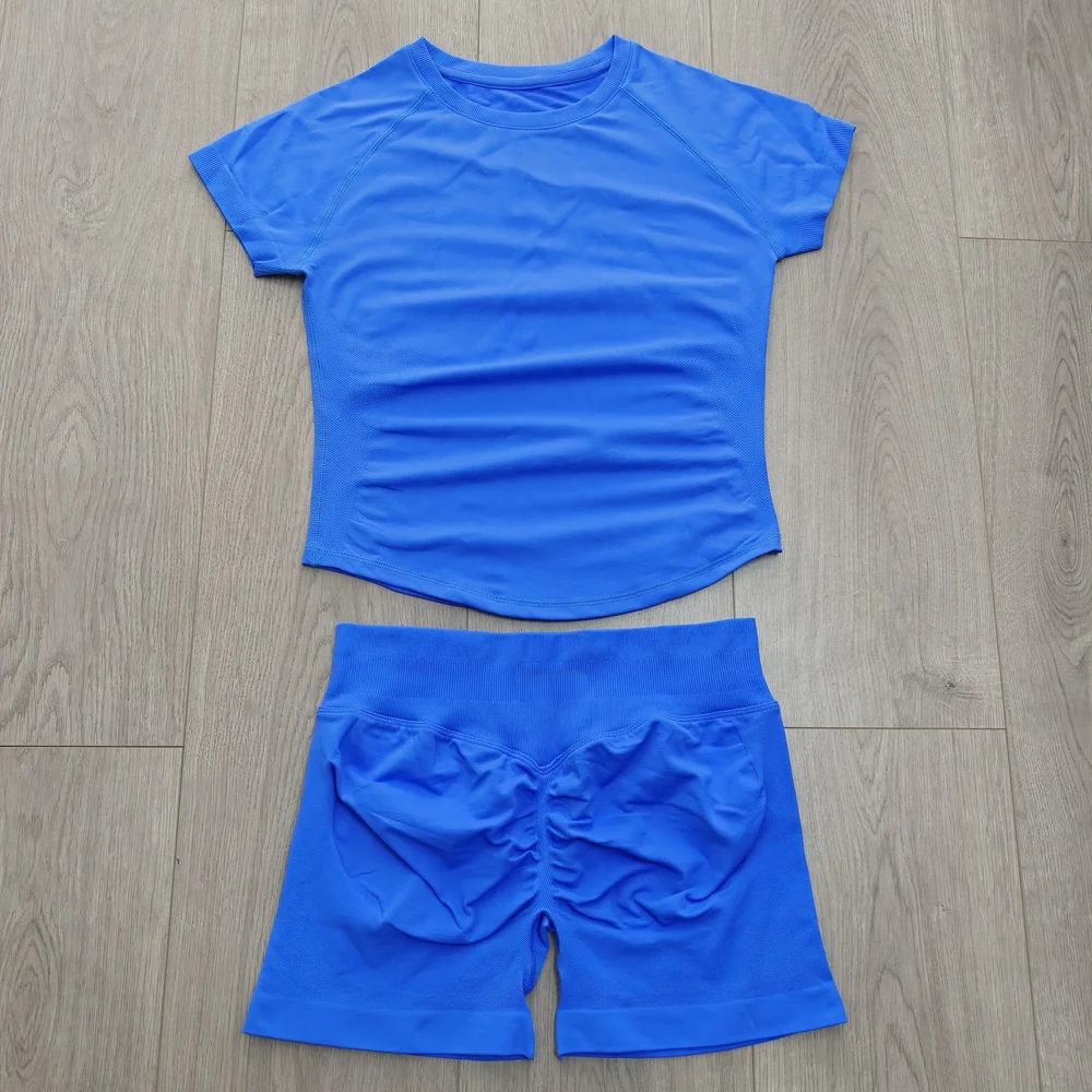 

Комплект из 2 предметов: женский бесшовный спортивный костюм для фитнеса (топ с коротким рукавом и шорты для бега)