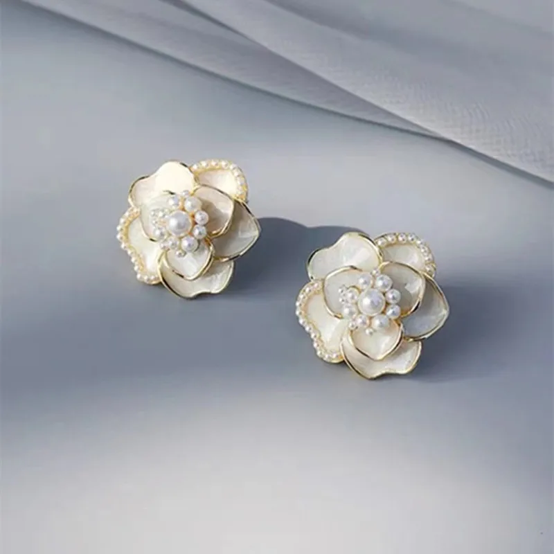 Exquisite White Color Camellia Earrings Pearl Flower Stud Earring for Women Jewelry Party Girls Sweet Luxury Accessories Gifts