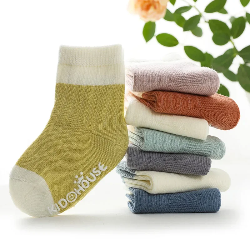 

Милые детские противоскользящие носки-тапочки, весенне-осенние детские средние носки-трубы, корейские короткие носки с цветными блоками, детские
