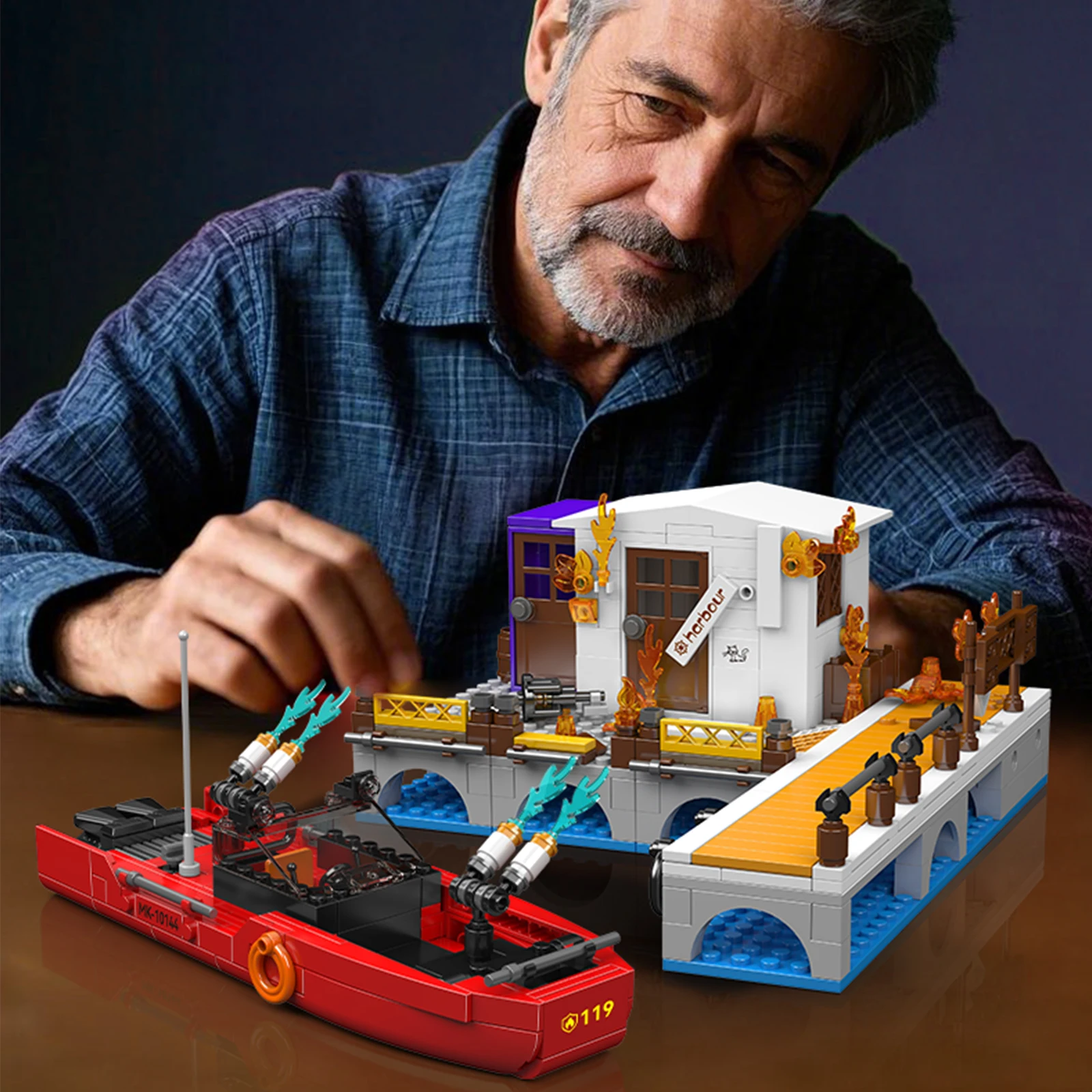 Mould King 10144 No.Fire At The Dock & Trapped Kitten Rescue Building Blocks Pier Cattery Lifeboat Model Kids Toys Gift 588PCS