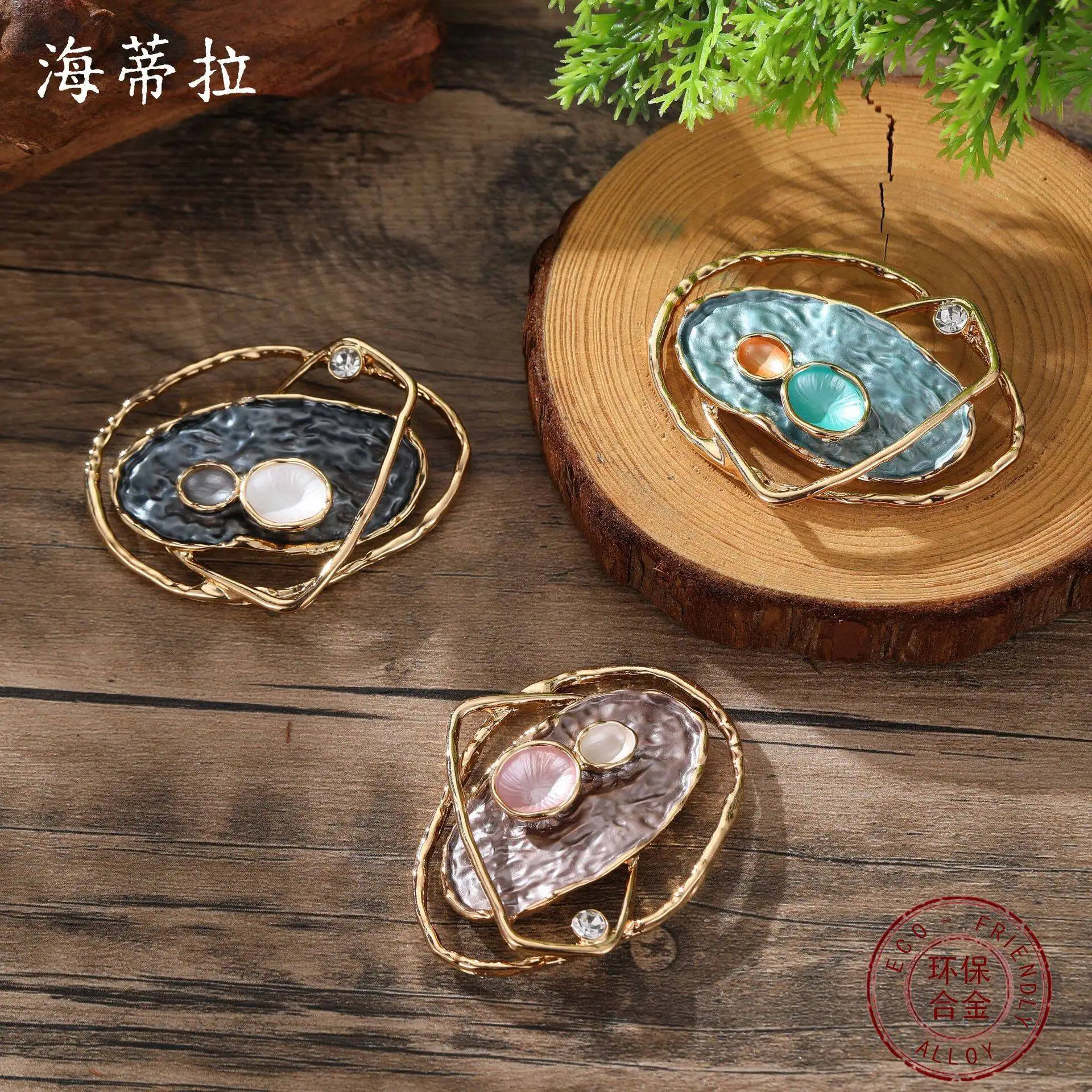 Enamel Galaxy Hollow Magnetic Brooch Women Creative Planet Design Strong Magnet Star Pin Fashion Jewelry Gift