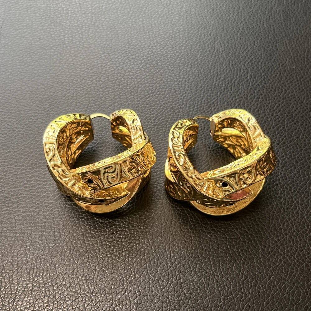 TrendY Chunky Hoop Earrings Gold Plated Embossed Scroll Twisted Huggie Ear Jewelry for Women Club Wedding Accessories EK0279