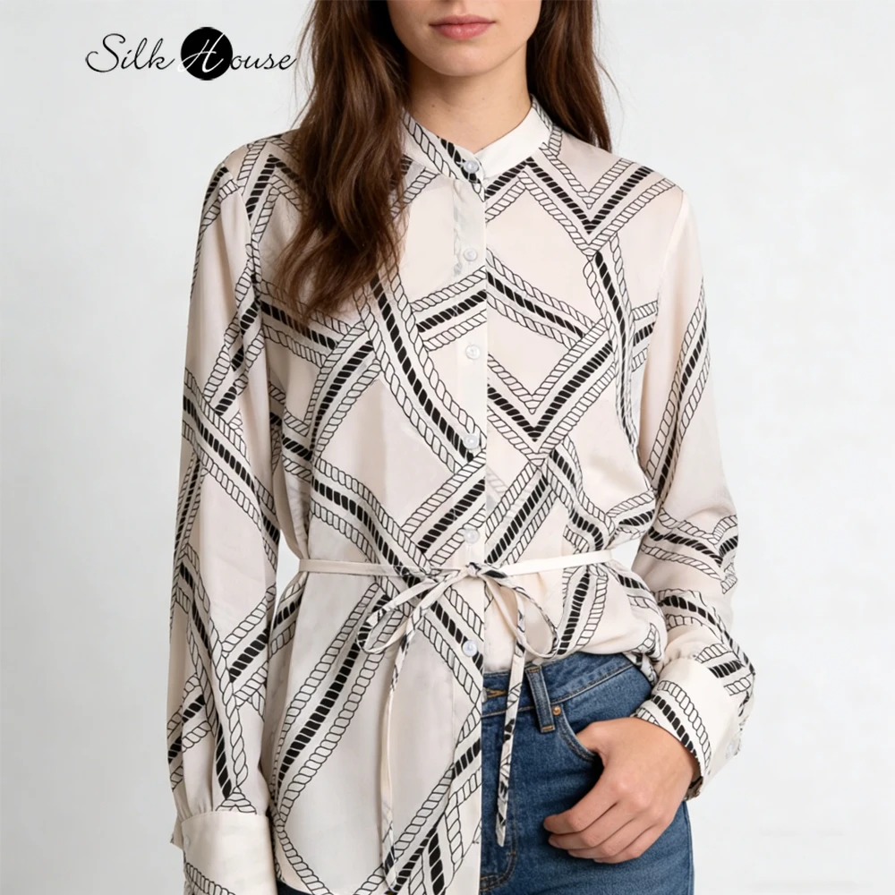 

Тонкая черно-белая простая женская рубашка из 100% натурального шелка креп-де-шин с маленьким воротником-стойкой и длинными рукавами, прямого кроя