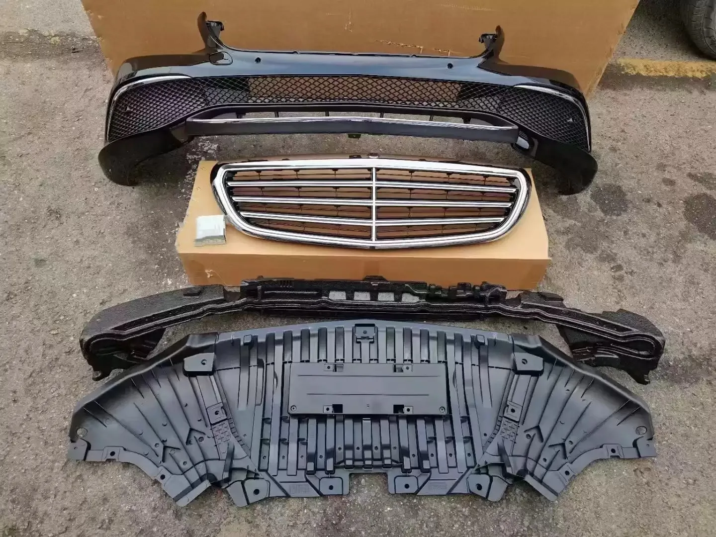 Car Body kit front bumper surrounded radiator grille fog lamp cover frame for Mercedes Benz E200 E200l E260 E260l E300