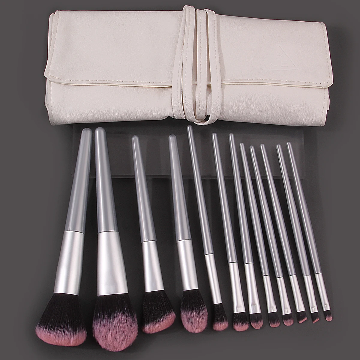 Ensemble de pinceaux de maquillage polyvalents, poudre libre, blush, correcteur et fard à paupières + 1 sac de sangle pour pinceaux de maquillage portables de voyage, 12 pièces