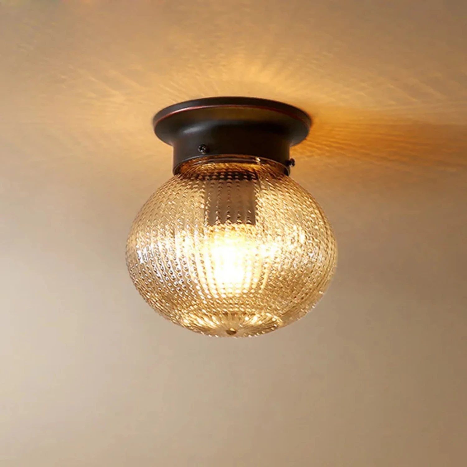 Nieuwe eless charme. Voeg een vleugje luxe toe met de vintage glazen ronde LED-plafondlampen, perfect voor het creëren van een warm en uitnodigen