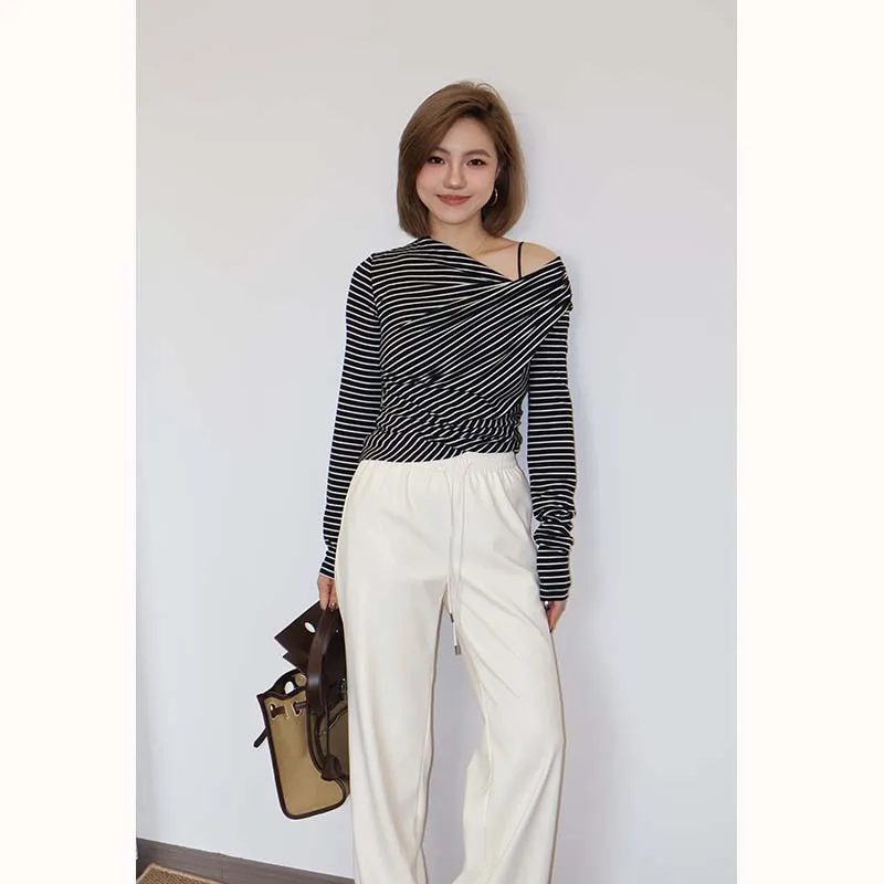 Pantaloni casual in vita elastica con motivo mucca Pantaloni lunghi a gamba dritta da donna Pantaloni in pelle autunno inverno comodi vestibilità ampia