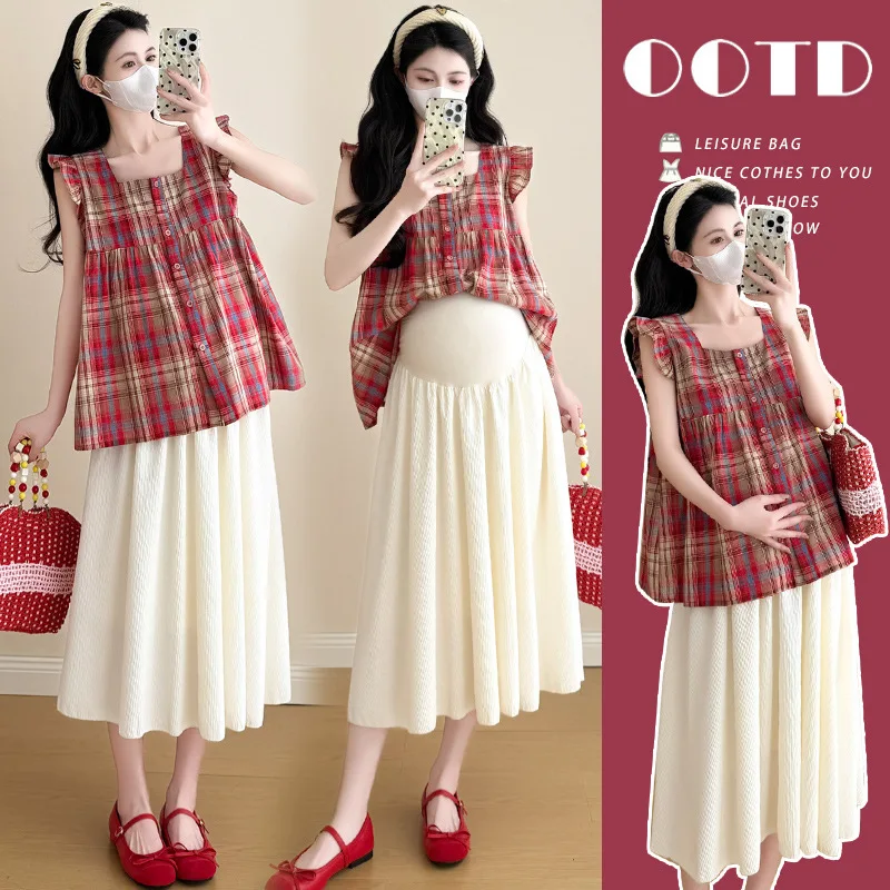 

Summer 2025 Maternity Wear: Vintage-Inspired Checkered Blouse with Swirling Maxi Skirt - Comfortable&Stylish Pregnancy Ensemble