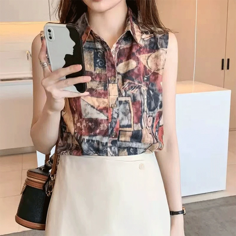 2024 neue Sommer elegante Mode koreanischen Stil Retro lose lässige Damen hemd Knopf unregelmäßigen Druck Revers ärmellose schicke Tops