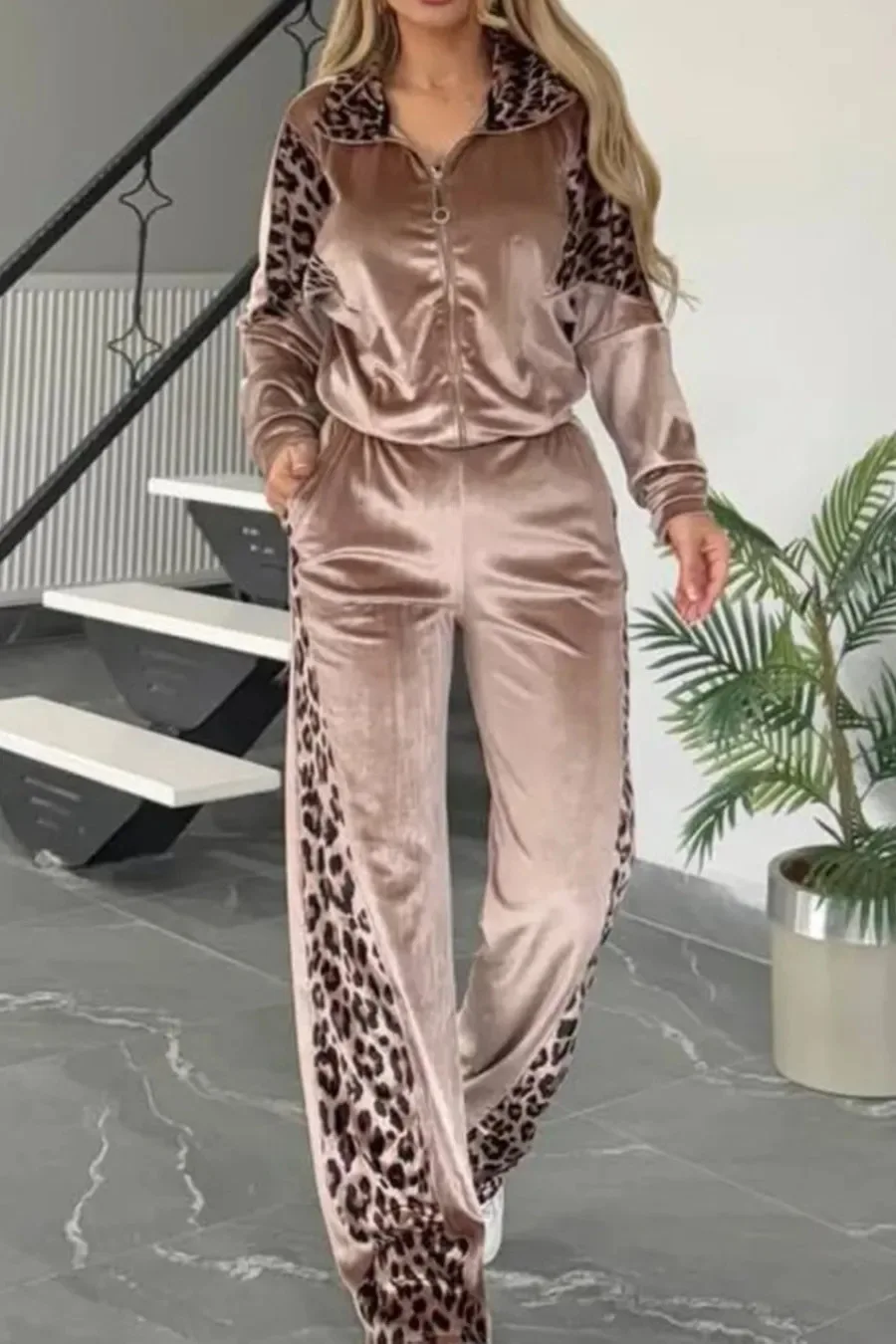 

Fashionable Casual Women's Suit Contrasting Color Leopard Print Home Commuting Style Long-sleeved Lapel Top Trousers 2-piece Set