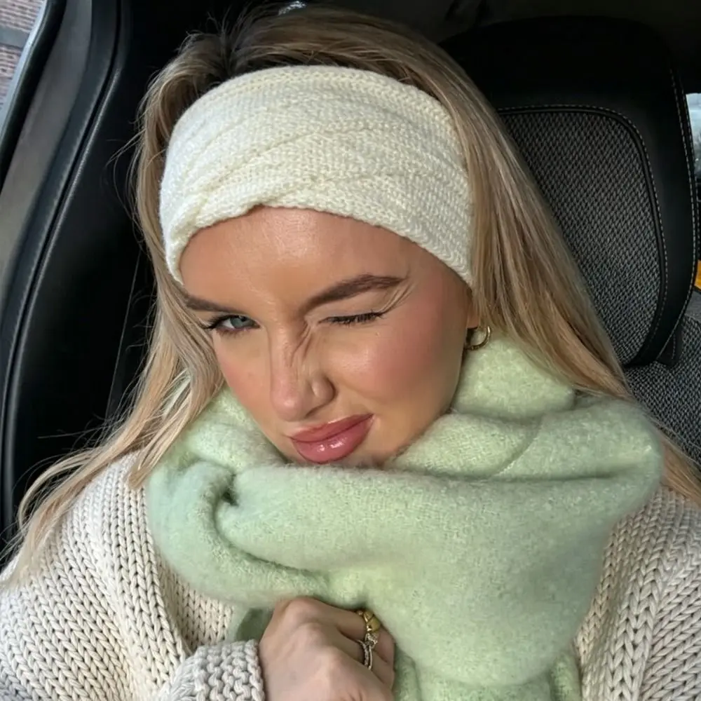 Cable Knit Knitted Headband Soft Stretch Knitted Fabric Ear Warmer Headband Solid Twisted Front Turban Headband Winter Outfits