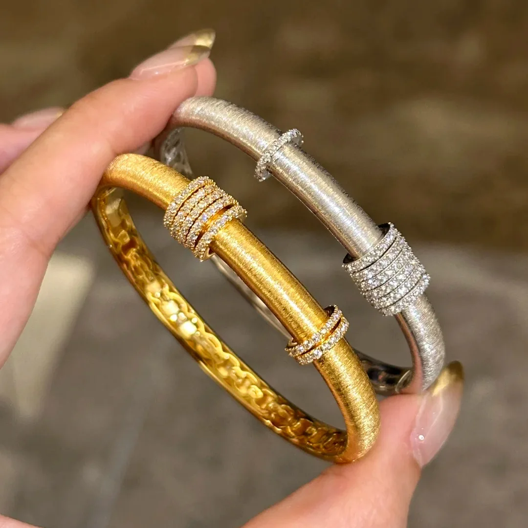 Advanced Sense Light Luxury S925 Sterling Silver Bracelet for Women with Weaving Pattern Engraving Gold Wire Drawing Process