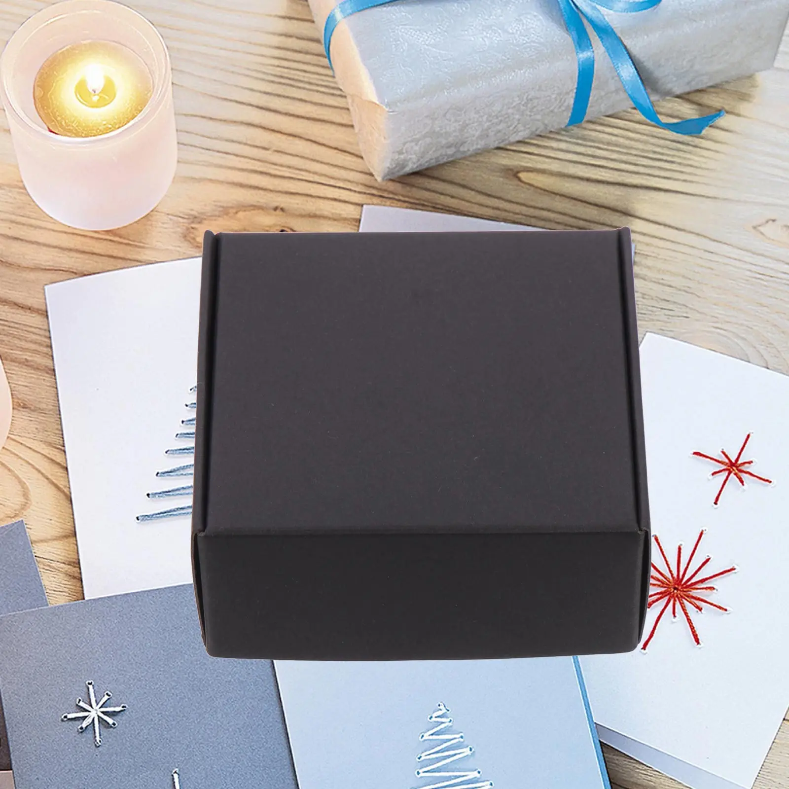 Рисунок 5 - черные упаковочные коробки