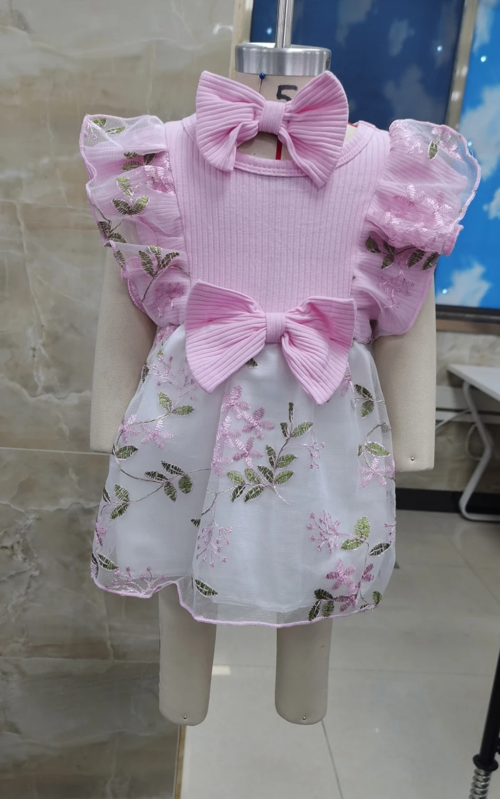 

Baby Girls Dress Floral Embroidery Bowknot Round Neck Ruffles Fly Sleeve Mesh Casual Dress Summer Dress with Headband