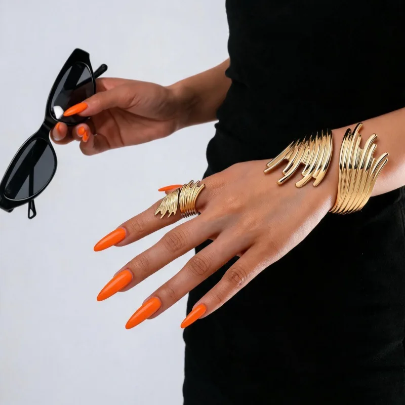 2-piece set, bracelet jewelry set, European and American exaggerated feather metal set, bracelet ring two-piece set, punk style party stage women wear