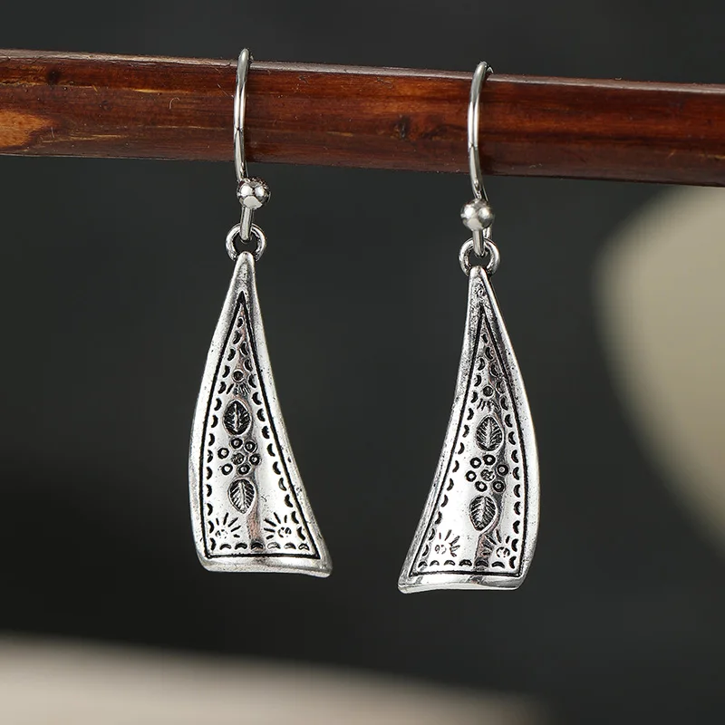Women's Ethnic Tribe Style Floral Pattern Curved Triangular Dangle Earrings Vintage Personalized Banquet Vacation Exotic Jewelry