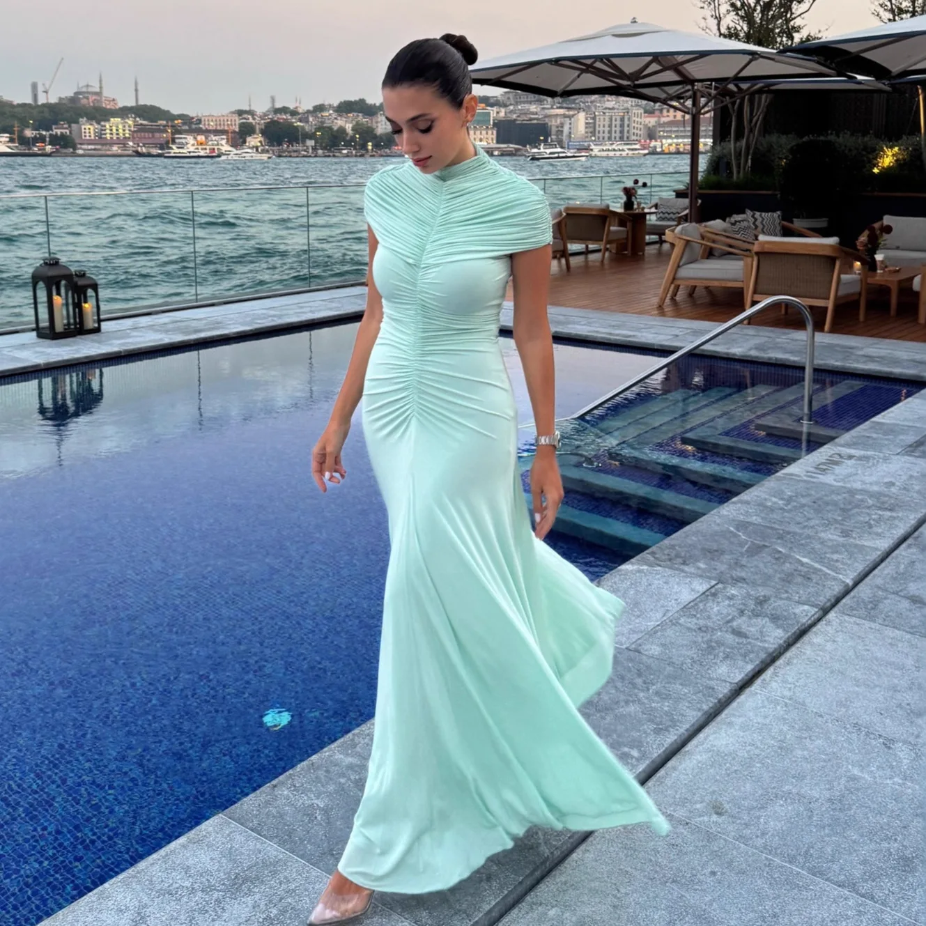 Solide, schicke, plissierte lange Kleider für Damen, elegantes Rollkragen-Kurzarmkleid, schmales A-Linien-Kleid, temperamentvolle Highstreet-Partykleider
