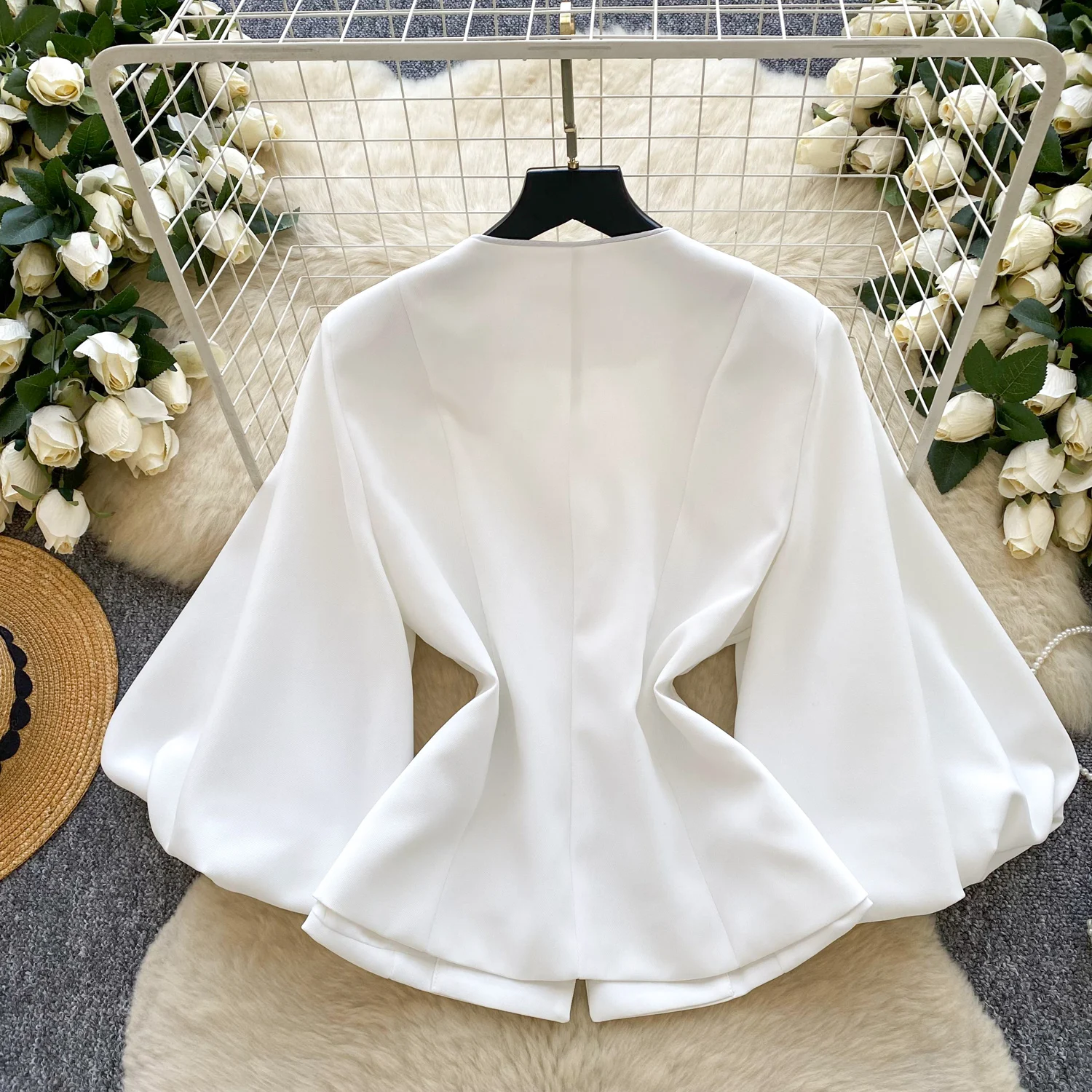 Elegancka, seksowna bluzka damska w stylu vintage z bufiastymi rękawami, modna koszula, odzież damska do biura.