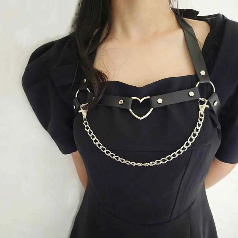 Black Leather Women Body Chain Heart Shaped Adjustable Fashion All-match Hip Hop Punk Chest Chain Accessories Cosplay Decoration