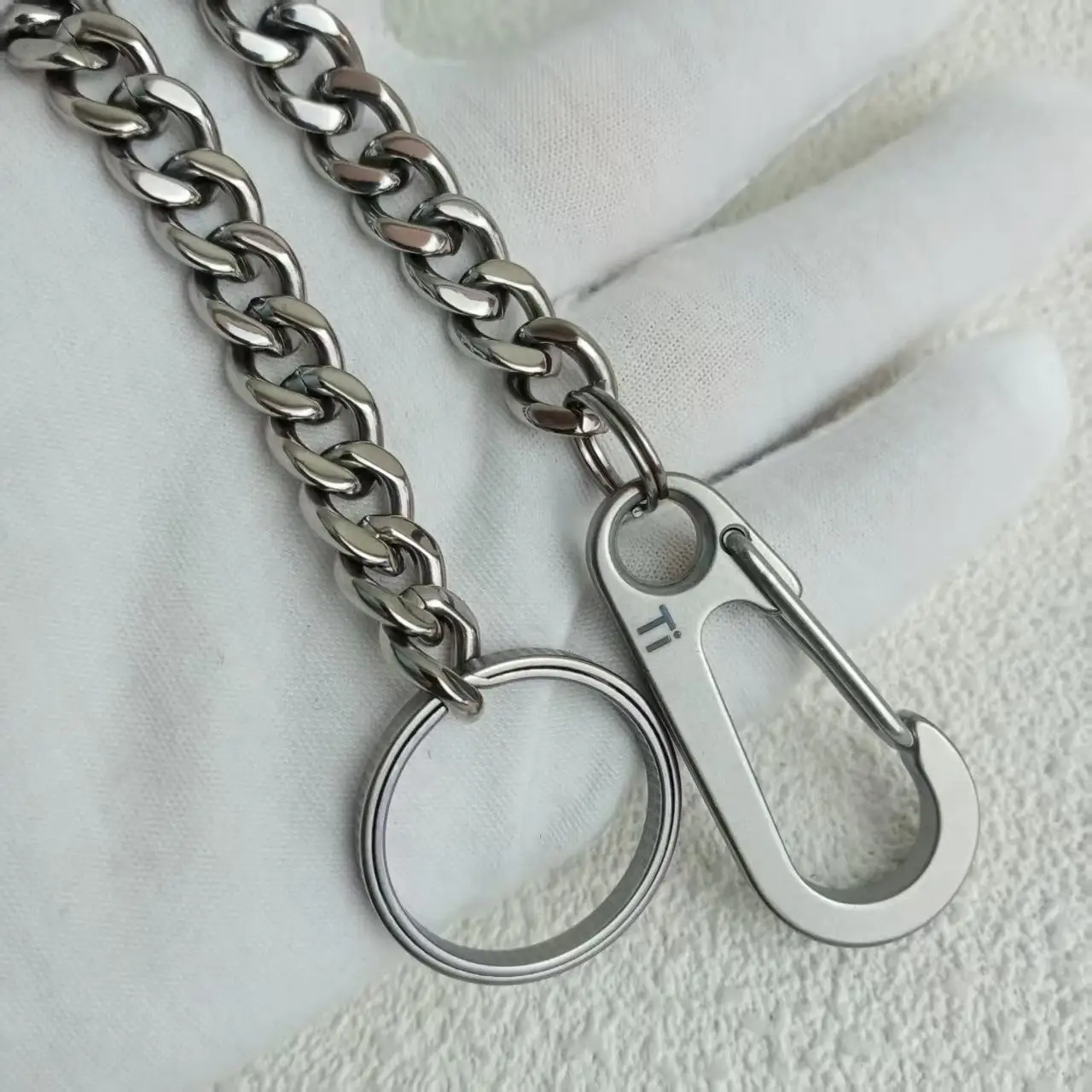 Pure Titanium Polished Flat Keychain 9.5mm - 26cm/37cm Long with Quick Hanging Buckle (21mm*45mm) & 21mm/12mm Circles