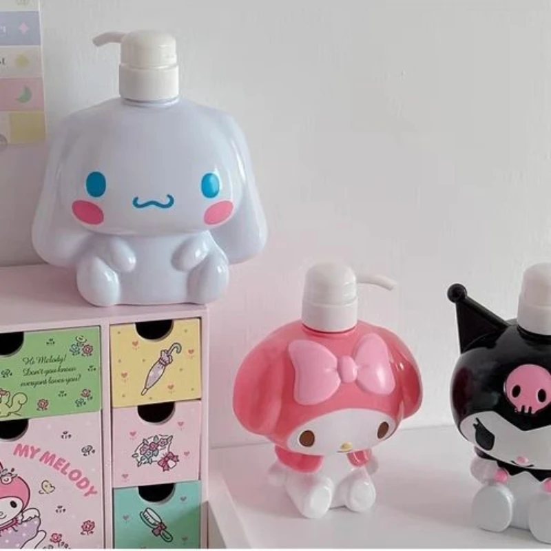 Botella de champú de hello kitty kawaii kuromi Sanrio, botella de prensa de gel de ducha linda, botella vacía grande, muñeca de anime, artículos para el hogar