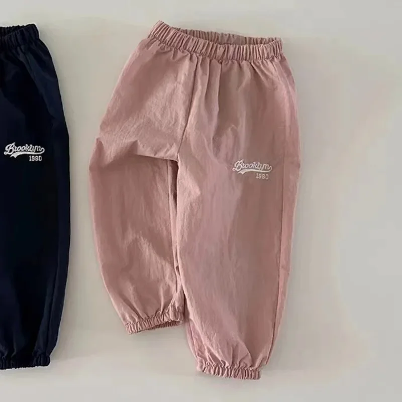 Calça solta casual para bebê, estampa de letras, calça esportiva infantil e infantil, moda infantil, novo, outono, 2024