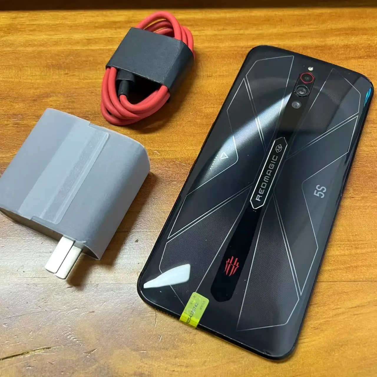 

Старый чехол для телефона Red Magic 5s. 12G+256G и 5G 8G+128G Внешний вид 85-90% новый. Игровые телефоны, смартфоны. Международная версия.