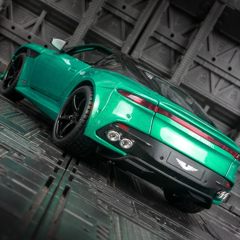 1:22 portas de carro modelo de supercarro de liga Aston Martin DBS e capô do motor, o porta-malas pode ser aberto tem funções de som e iluminação