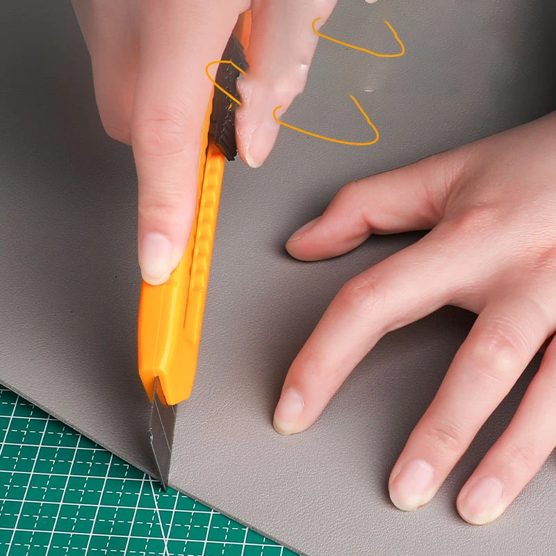 M&G Craft Knife, 18mm Large Paper Cutter, Refillable Blade, Suitable for Office and Industrial Use