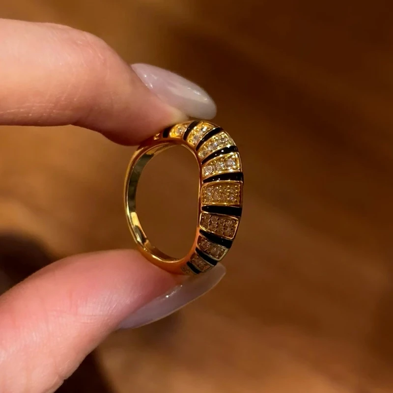 Bellux Popular Stripe Vintage Charm Ring S925 Pure Silver Thick Plated 18k Gold Light Luxury Enamel Ring TK Live Jewelry Rings