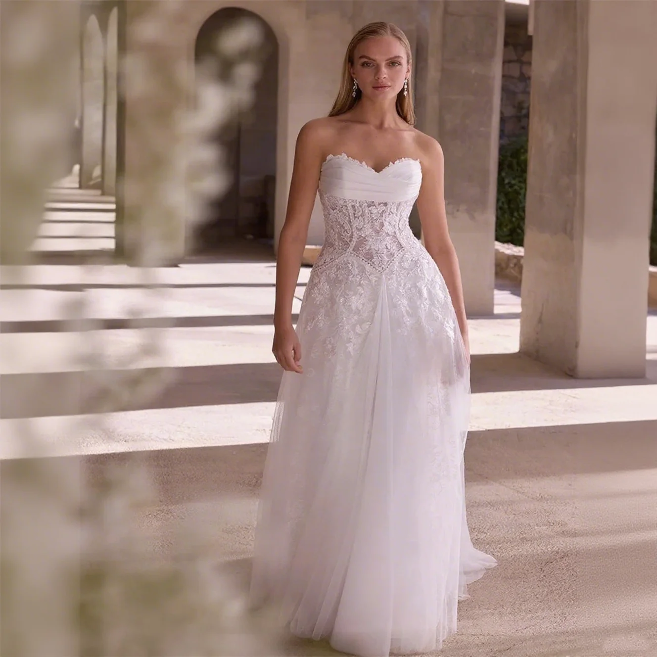 

Customized Strapless Sweetheart Lace Appliqués Tulle A-Line Wedding Dress with Back Button Floor Length Sweep Train for Bride