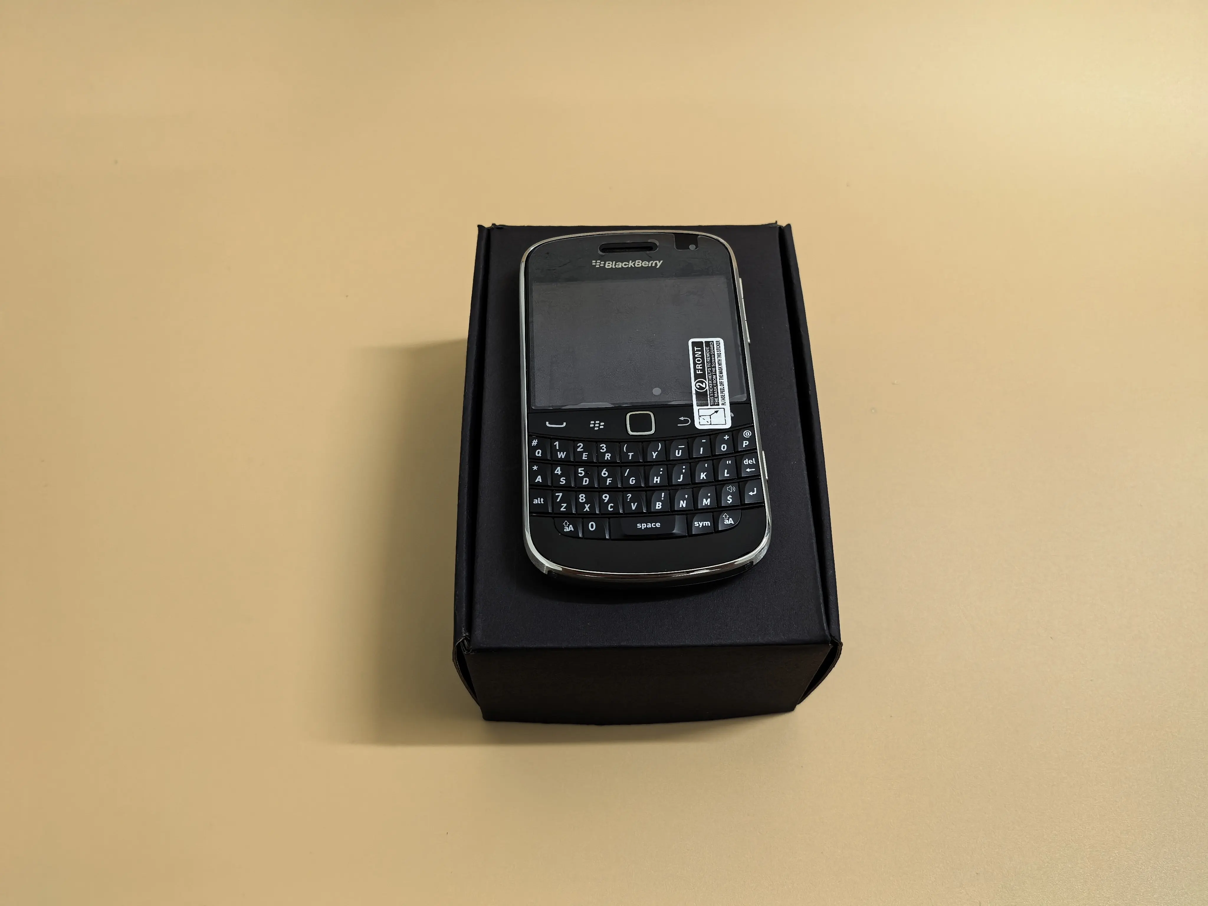 97%新品のオリジナルBlackBerry Bold Touch 9900 3G 2.8インチ 5MP 8GB