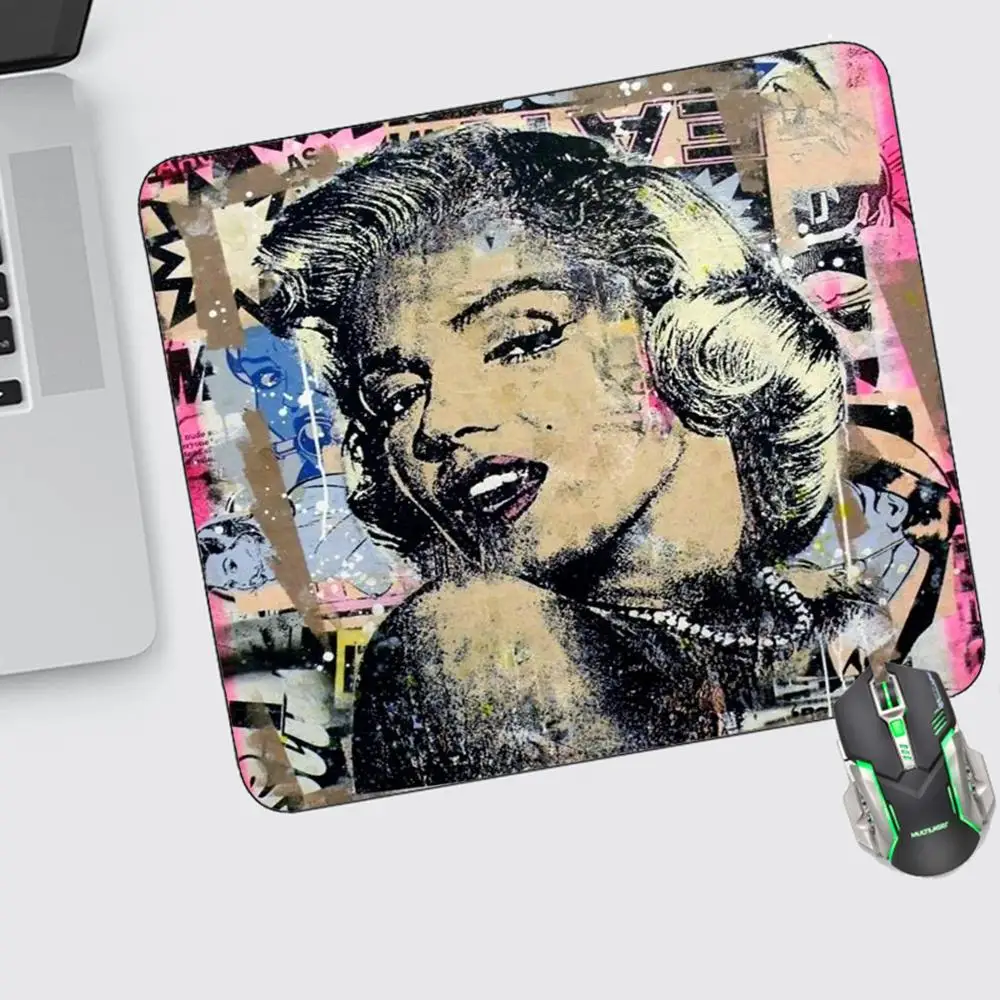 

Коврик для мыши Мэрилин Монро, маленькие игровые аксессуары, клавиатура, компьютерный офисный настольный коврик, нескользящий резиновый коврик для мыши для ПК, геймера