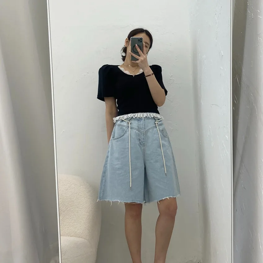 Summer 2026 Chic Korean Style Fashionable High Waist Buttoned Rope Tied Frayed Hem Wide Leg Five-Quarter Denim Shorts for Women