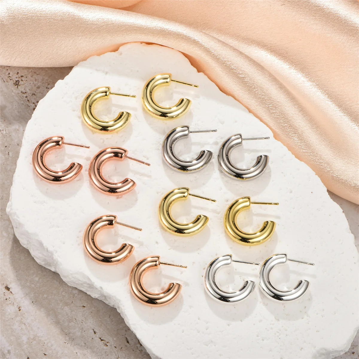 Aviation PC material earrings are lightweight, comfortable to wear, long-lasting in color, waterproof, and impact resistant