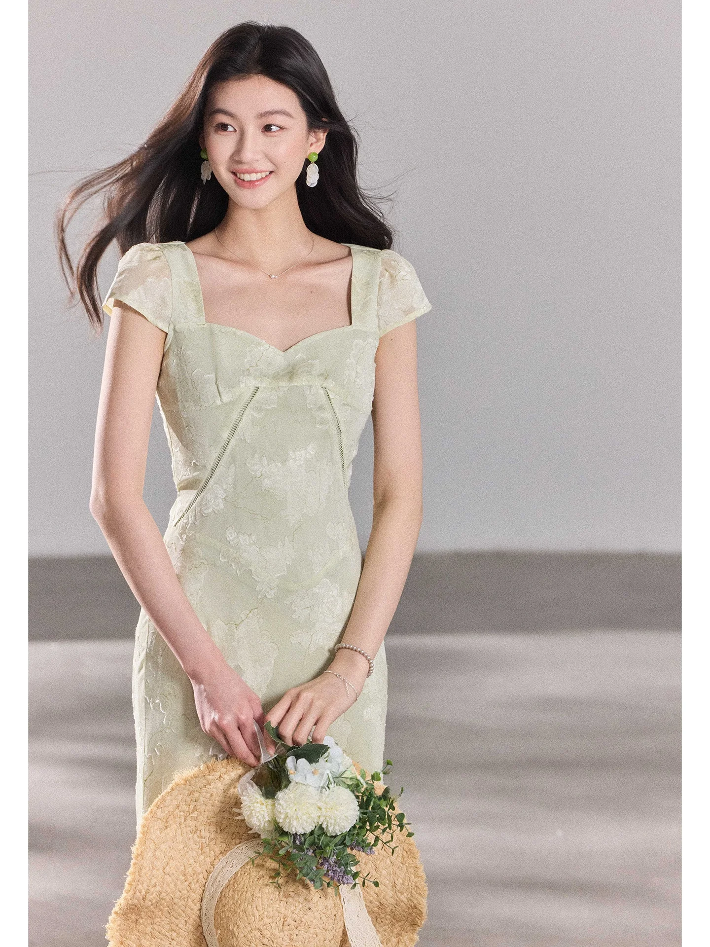 

Design Two Sheep High Waist Fish Tail Embroidery Dress Commute Style Series Polyester Fiber Short Sleeve Slim Fit Dress