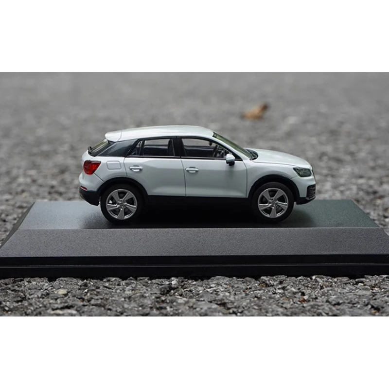 Diecast 1:43 Scale Q2 SUV Alloy Car Model Finished Product Simulation Toy Collection Gift Static Model Display Souvenir